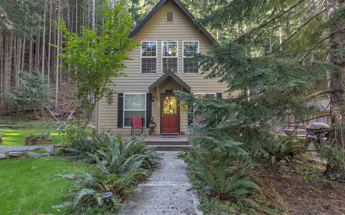 Enumclaw House | House ∙ 3 bedrooms ∙ 6 guests