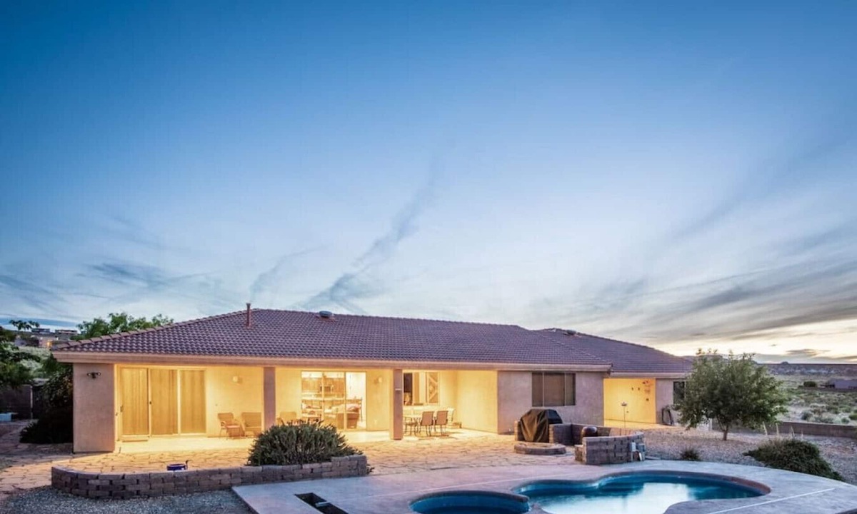 Greenehaven House | HOZHO: Pool, Hot Tub & Lake Powell Views - 125 dollar credit for 4th night!