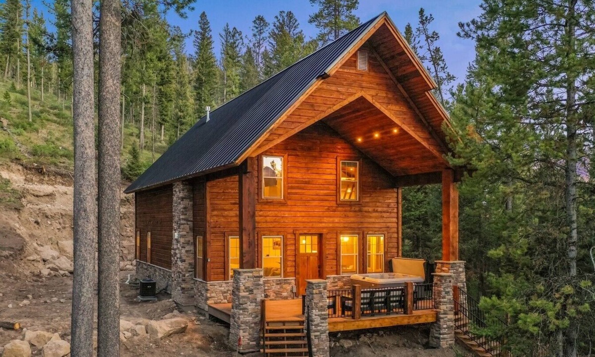 Island Park Cabin | Huckleberry Ridge | Sleeps 24, Mins Yellowstone, Hot Tub, Fire Pit!