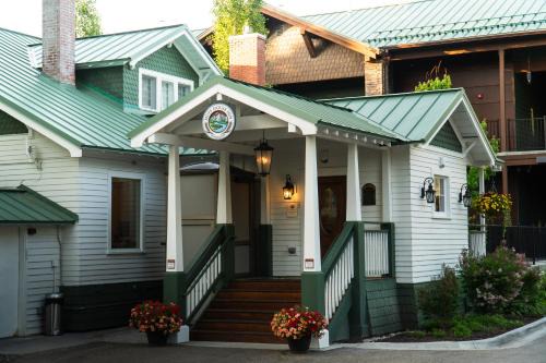 Jackson Bed & Breakfast | Huff House Inn and Cabins