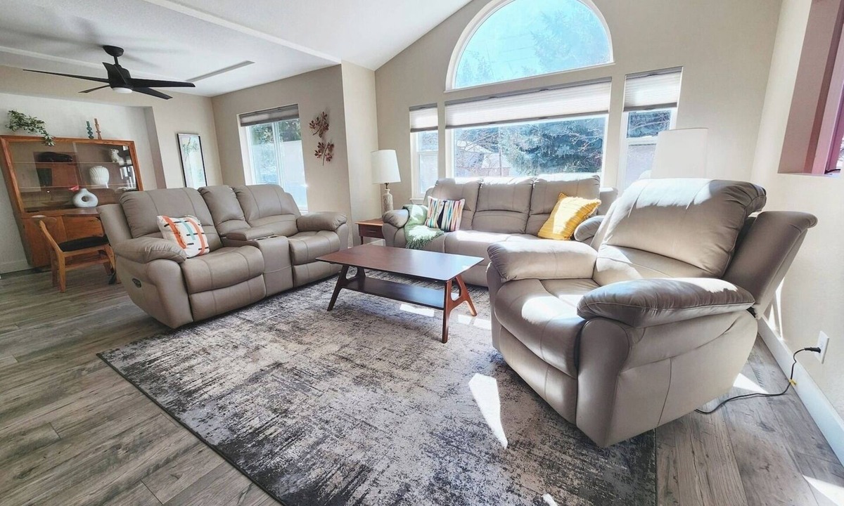 Coeur d'Alene House | Huge Family Home with Multiple Living Areas