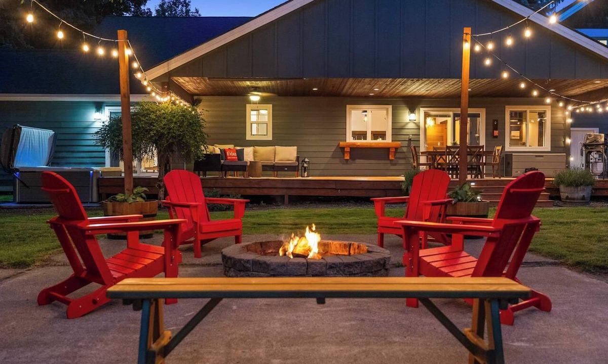 Dalton Gardens House | Idaho Homestead Retreat | Hot Tub, Sleeps 16
