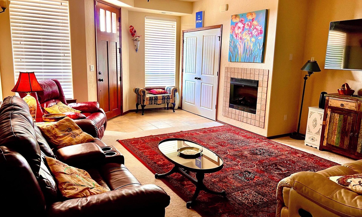 Coeur d'Alene Condo | Immaculate w/all you need. Min 14 days. CDA 6 miles. Book directly with host.