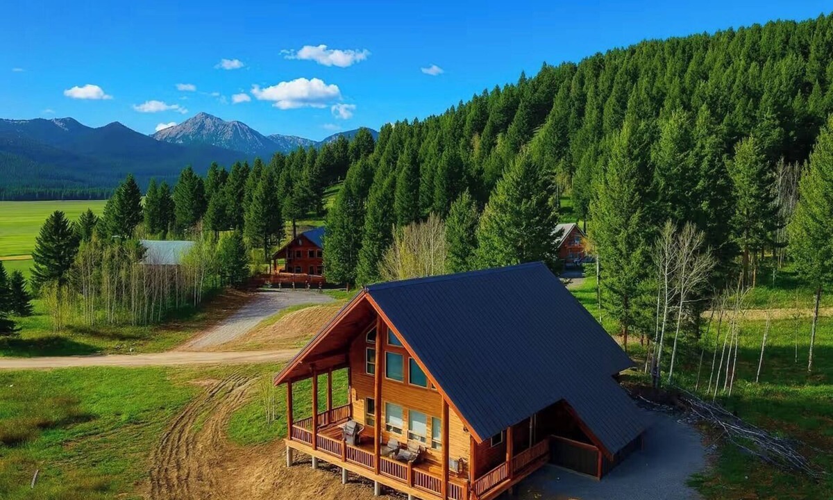 Island Park Cabin | Imperial Elk Lodge-10 Miles to YNP+Sauna+Hot Tub+Wifi+AC