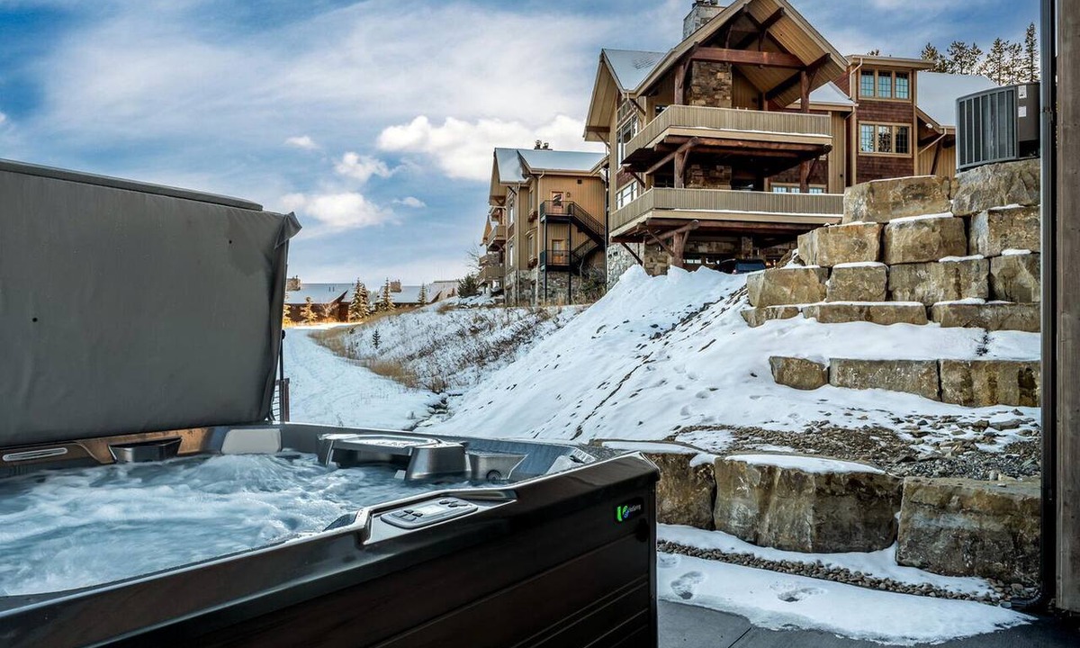 Big Sky Villa | Impressive Mountain Villa with Hot-tub and Impressive Views in Big Sky, Montana