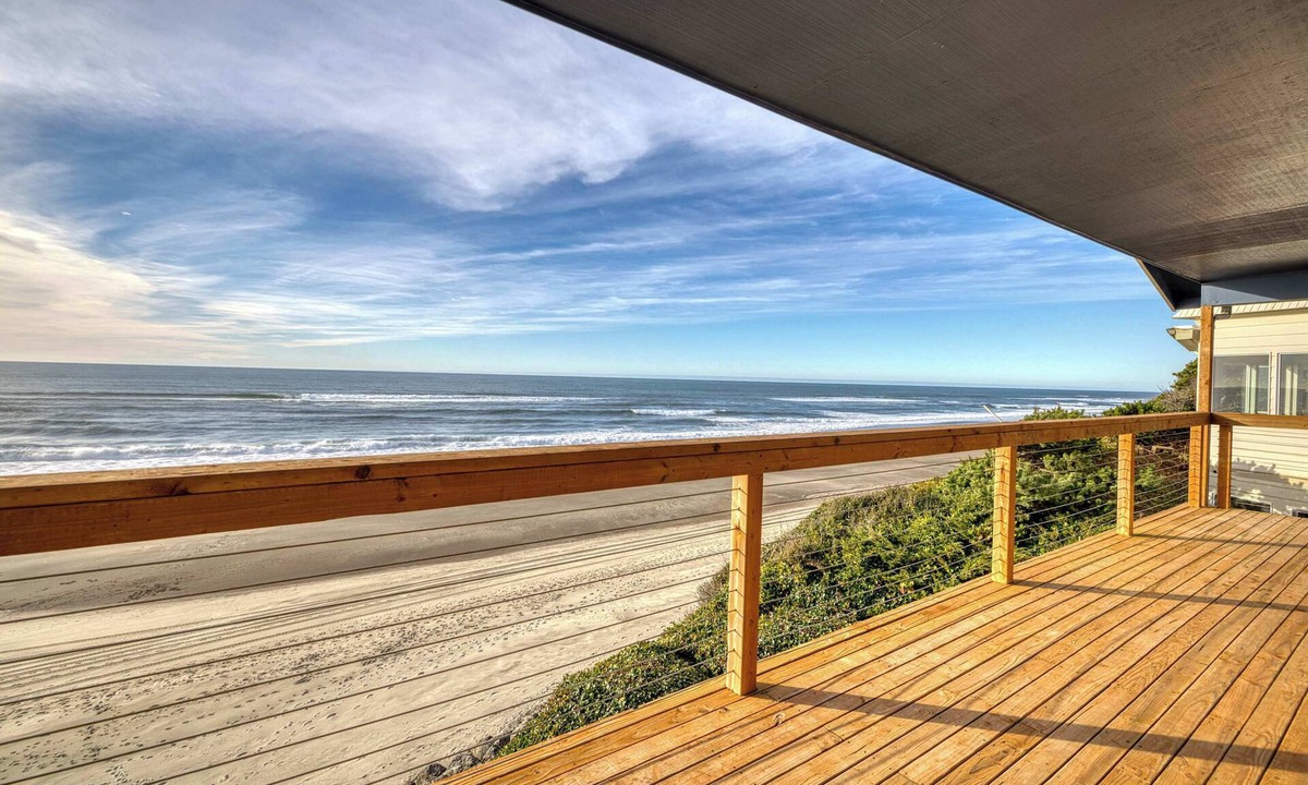 Gleneden Beach House | Impressive oceanfront home with great views dog friendly
