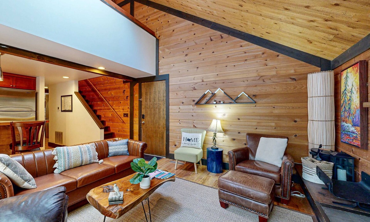 Overlook Park Cabin | in Sunriver with SHARC amenities, washer&dryer, & dog-friendly