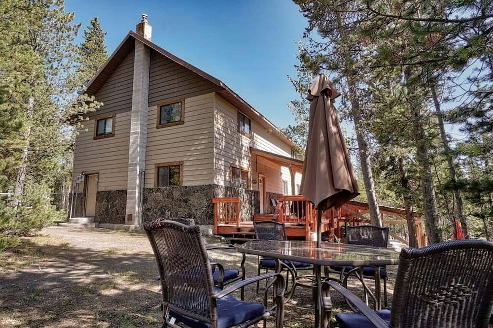 Island Park Cabin | Incredible Cabin Perfect for Family Reunions near Yellowstone, Idaho