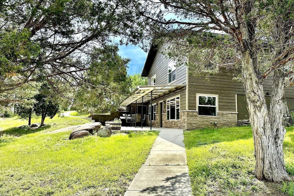 Whitehall Cottage | Incredible Peaceful Cottage with Barbecue in Whitehall, Montana