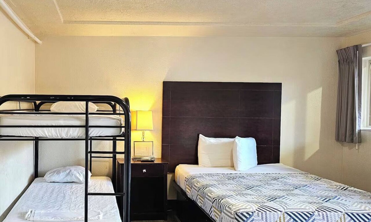 Hollywood District Hotel | Inviting Room Near Portland’s Historic Districts + Free Parking