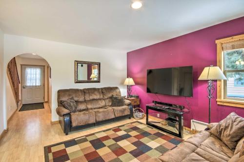 Emigrant House | Inviting Townhome: 30 Mi to Yellowstone NP!