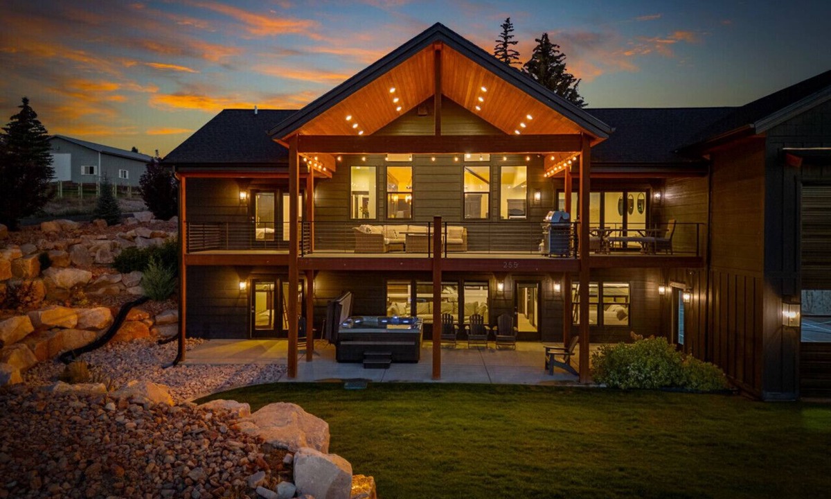 St. Charles House | Ironwood Estate | 38 Guests, Indoor Pickleball/Bball Court, Hot Tub, Luxe Home!