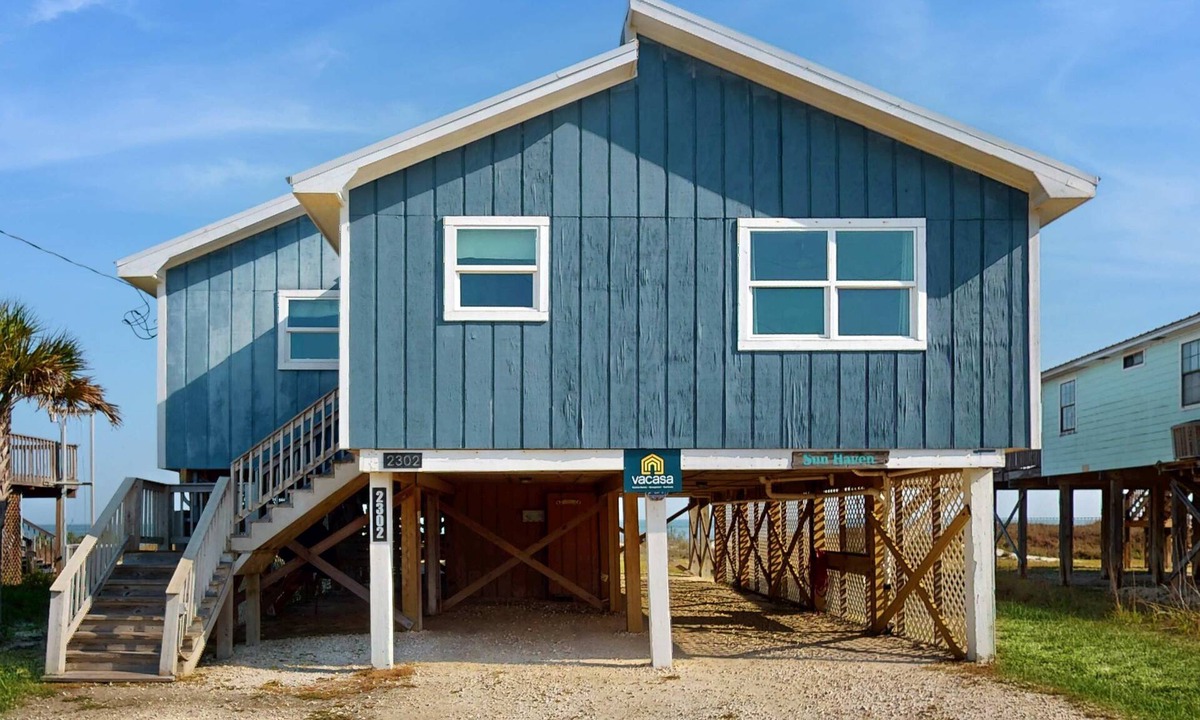 Silver Cay House | Island Gem on the Water With Private Dock, Large Deck, Gas Grill & WiFi - Dogs OK