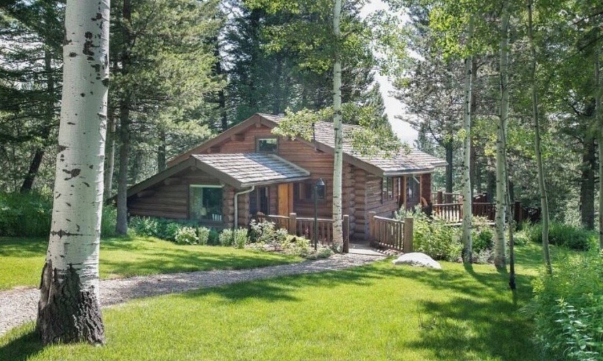 Indian Paintbrush Cabin | Jackson Hole Cabin on 4+ wooded acres in Wilson, WY