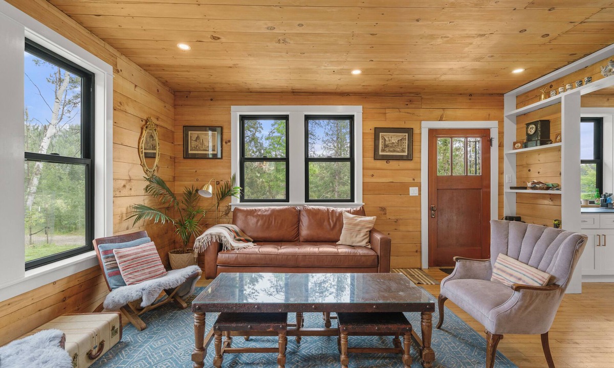 Cataldo House | Jewelbox Cabin, Rolling hills escape in Cataldo