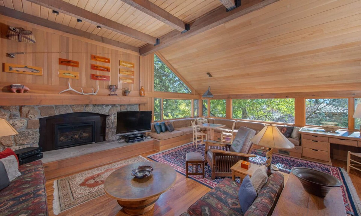 Teton Village House | JHRL - Barry House, 4-bedroom Ski Chalet, steps from Union Pass lift