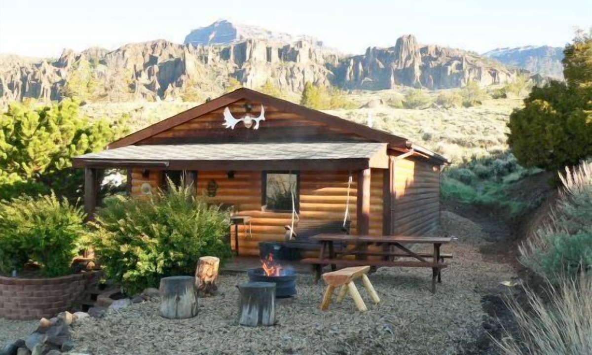 Cody Cabin | Jim Creek Cabin- Mountain Views, Cozy Cabin, on the way to Yellowstone!