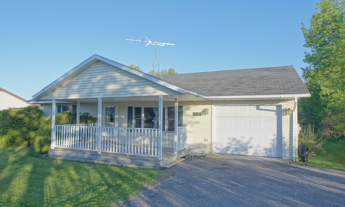 St Ignace House | Johnson's Up North in St.Ignace