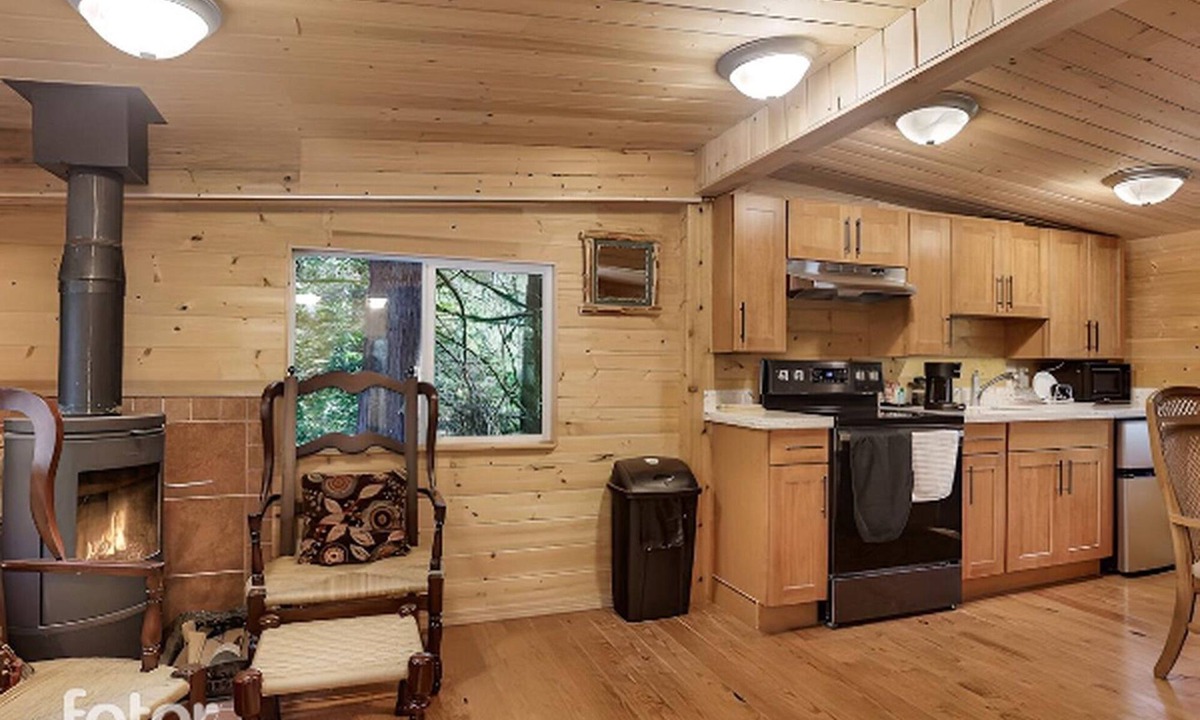 Duvall Cabin | Jones Landing: Luxurious escape, unforgettable stays.