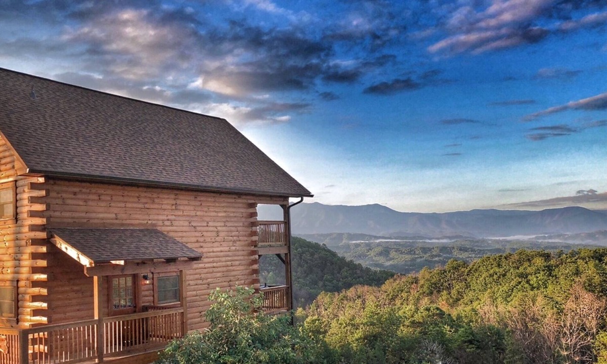 Sevierville Cabin | July 26-31 open! MTN views! 2 miles to DW 10 min to PKY GAME ROOM RESORT POOL