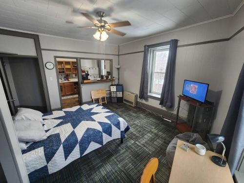 South Range Apartment | K5 2nd Floor Studio Near MTU, Keweenaw, Great Rates