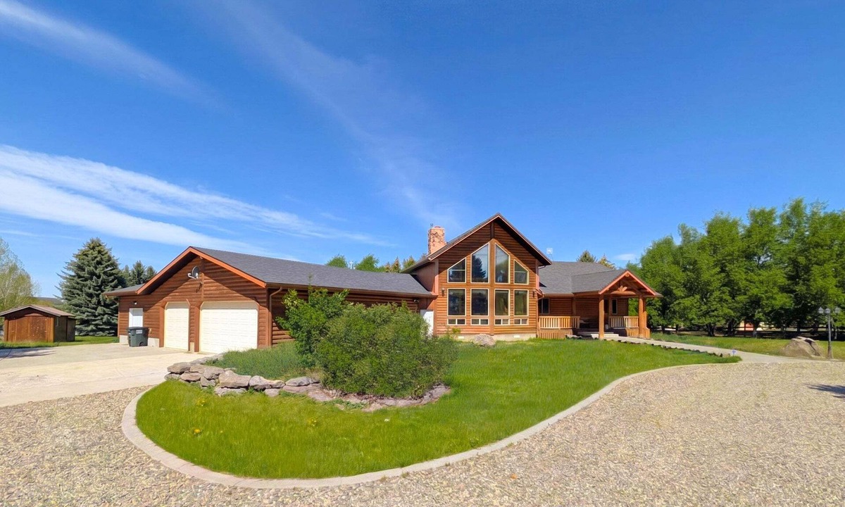 St. Anthony Cabin | KABINO: Riverfront on Henrys Fork A/C Boat Launch Foosball Pool Table Huge Yard Garage WIFI