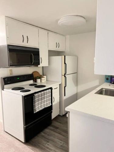 SeaTac House | Karmen's Lake Cottage A2 - Double Room