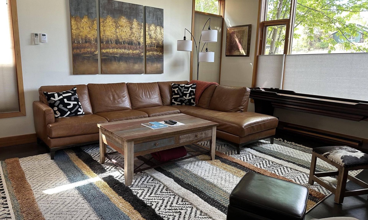 River West House | Khaya- LEED Modern, Walkable to Food & Shops, 100+mbps Wifi, Shuffleboard