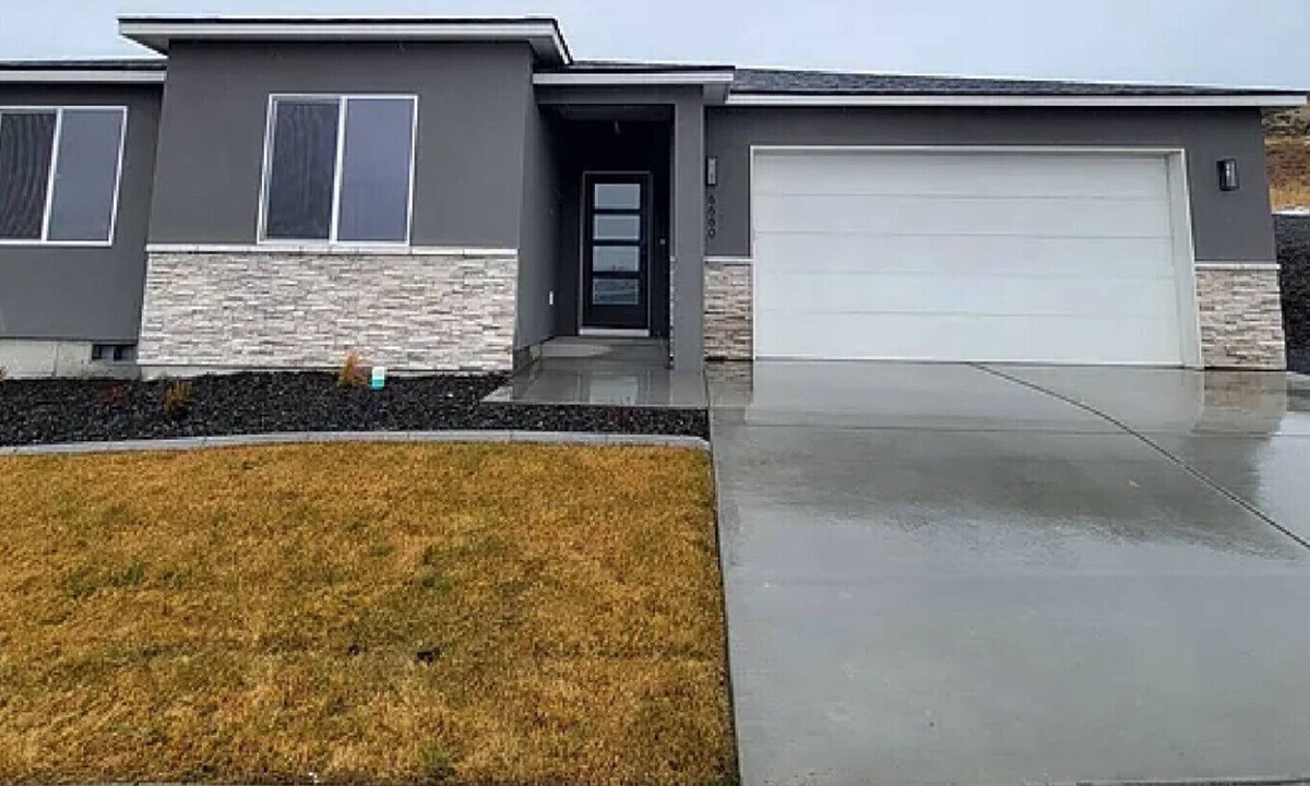 Kennewick House | King Bed, Large Kitchen, Yard & Garage 6660