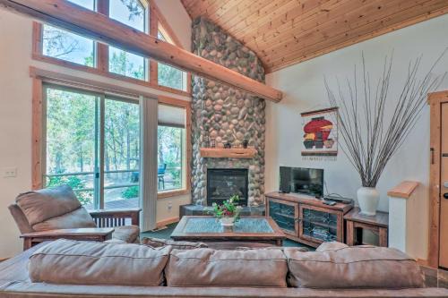 Klamath Falls House | Klamath Falls Family Cottage: Hike & Explore!