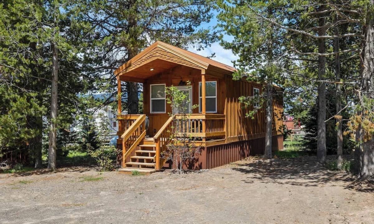 Island Park House | Knotty Bear tiny home 20 miles to West Yellowstone