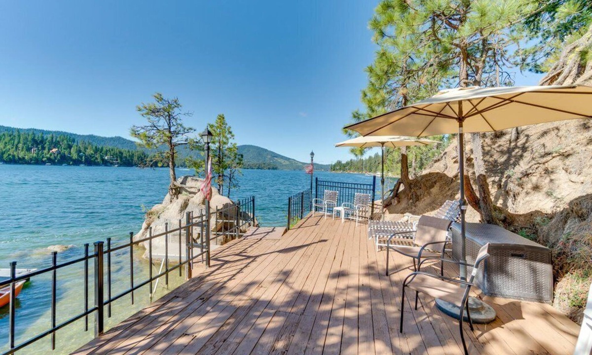 Hayden House | Lake Cabin with Amazing View, New Dock, Boatslip, Great Fishing, Dog-Friendly