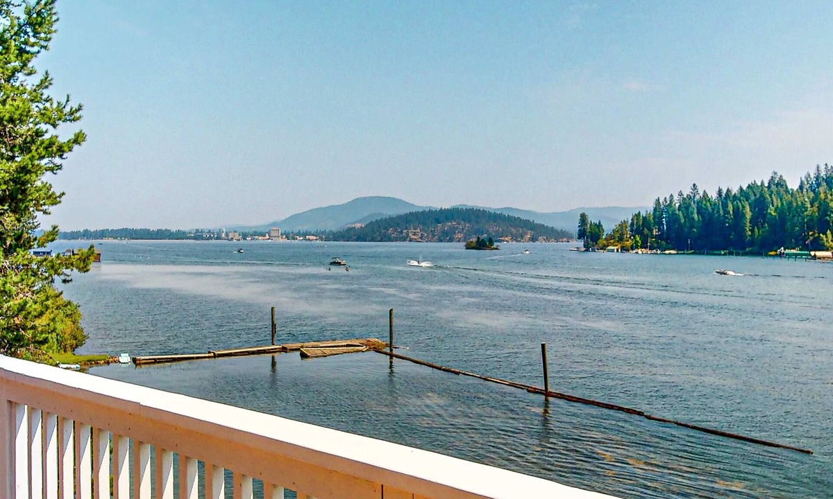 Coeur d'Alene House | Lake Coeur d'Alene 4BR Dock Home w Fire Pit
