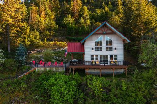 Coeur d'Alene House | Lake Coeur d'Alene Cabin Dock & Fire Pit