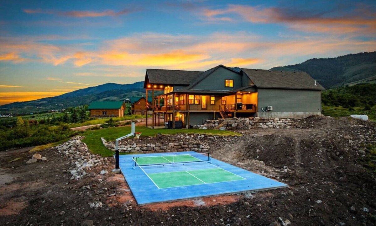 Fish Haven House | Lake Haven Lodge | Sleeps 40, Private Pickleball Court, Spa, Views!