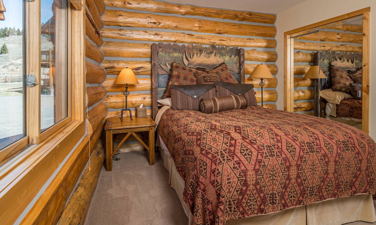 West Yellowstone Cabin | Lake house 16 minutes from Yellowstone
