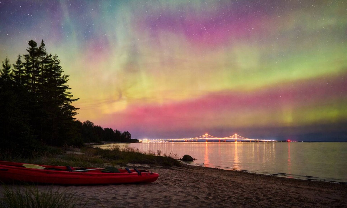 Cheboygan House | Lake Huron Beachfront near Mackinaw City: Kayaks, Hot Tub, Mackinaw Bridge Views
