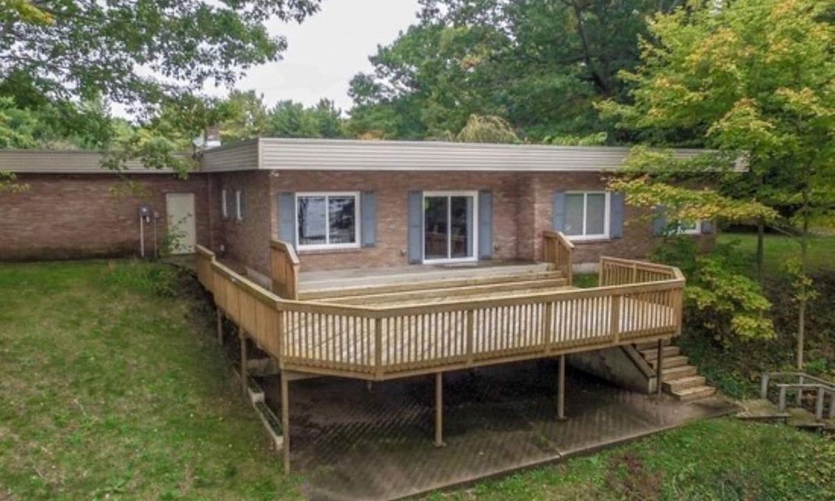 Montague Cottage | Lake Michigan Cottage north of Montague with Private Beachfront