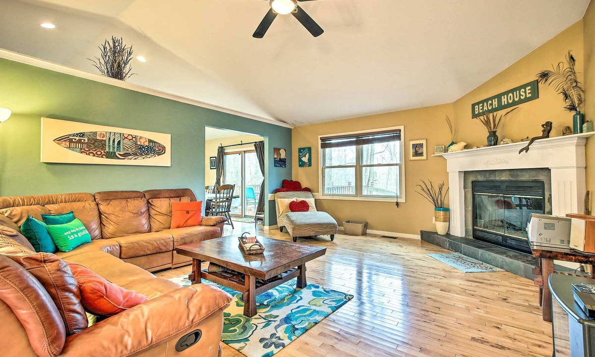 Mears House | Lake Michigan Gem < Half-Mi to Private Beach!