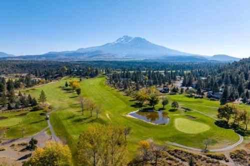 Weed Apartment | Lake Shastina Golf Resort