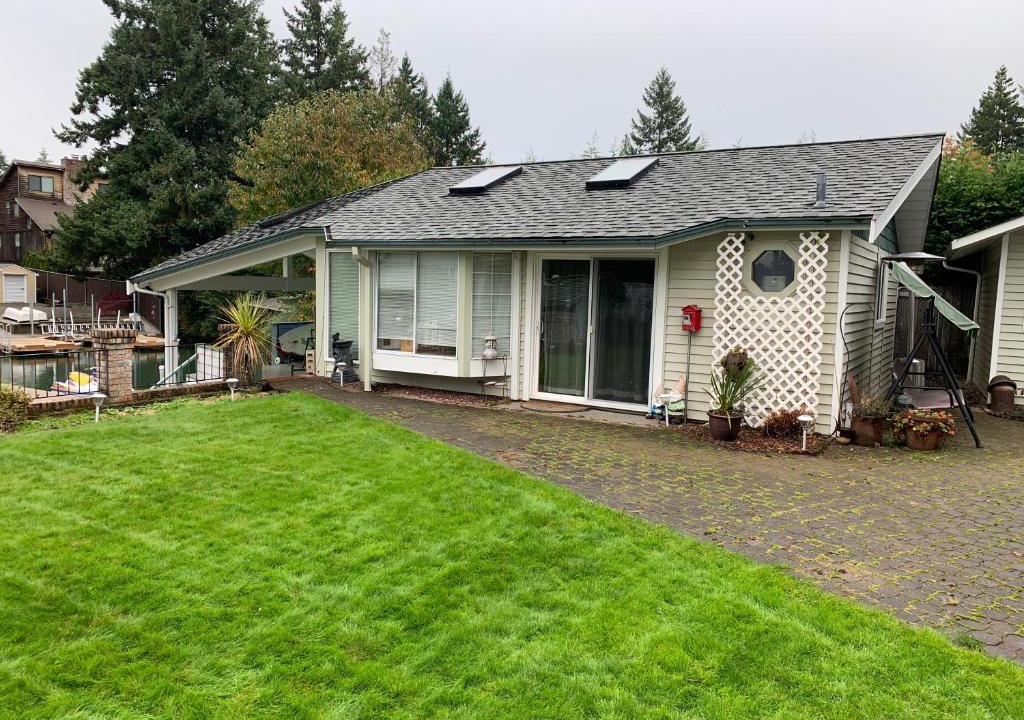 Bonney Lake House | Lake Tapps Bungalow