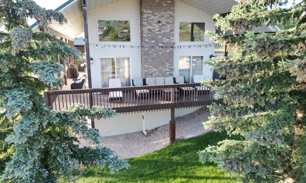 Sweetwater Cabin | Lake View Home with Ideal Beach Resort access