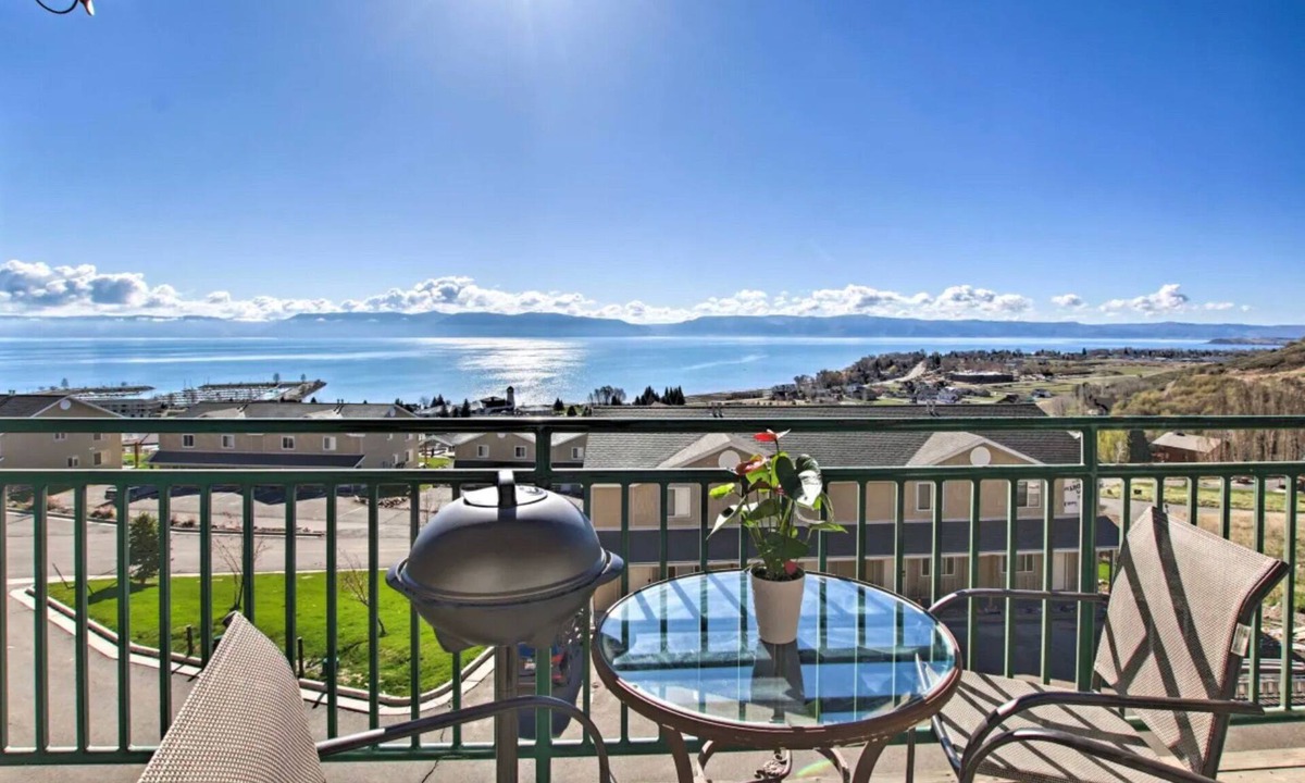 Harbor Village Condo | LAKE VIEW RETREAT CONDO/1 block Marina/Resort pool,hot tub & tennis courts