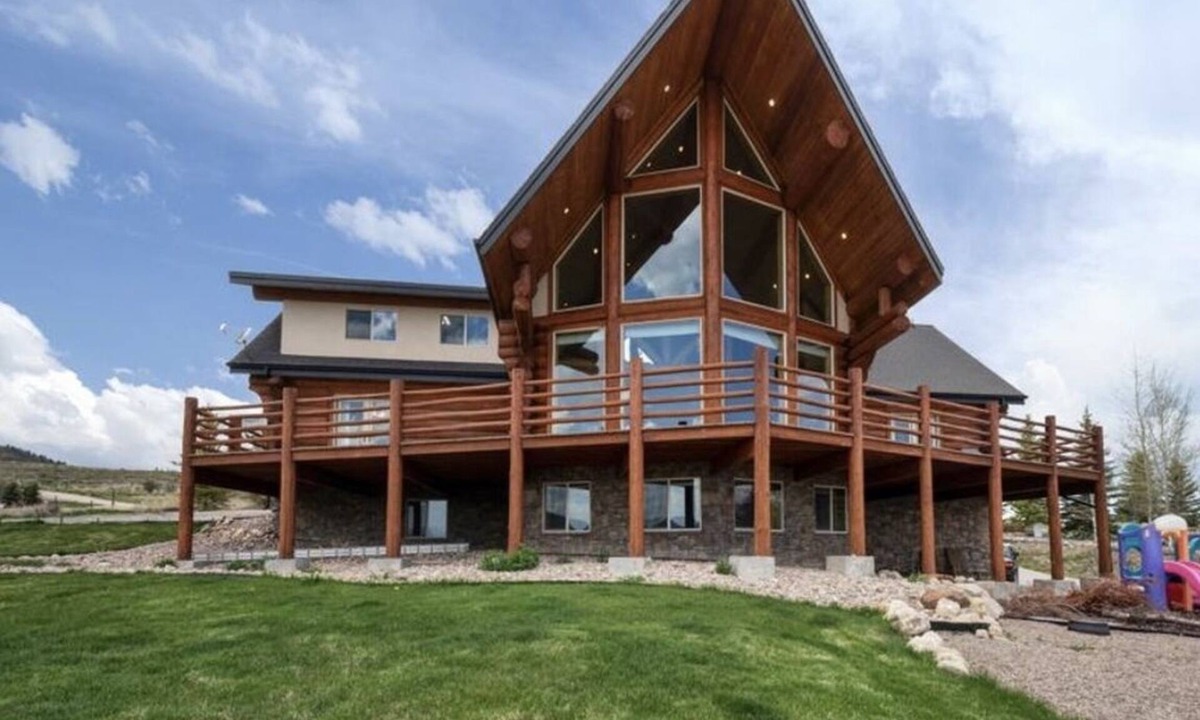 Fish Haven Cabin | Lake Vista Lodge hot tub, 6,500+ sq ft, sleeps 30+!