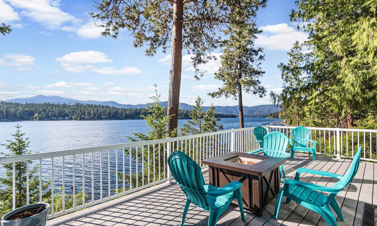 Hayden Lake House | Lakefront Cabin, Dock, Kayaks & Fire Pit
