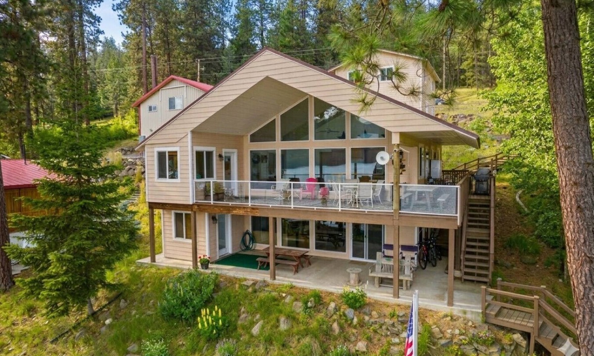 Worley Cabin | Lakefront Cabin Retreat with Stunning CDA Views