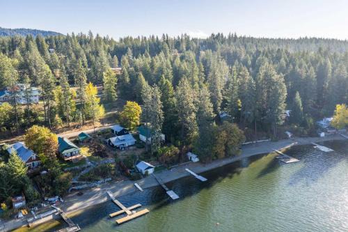 Rathdrum House | Lakefront Cabin with Private Beach and Dock