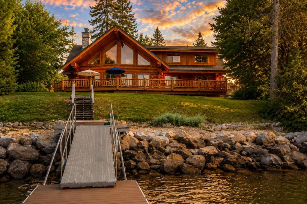 Tamarack Resort House | Lakefront Cascade Cabin Private Dock & Games