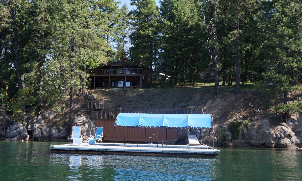 Hayden House | Lakefront Family Retreat. Swim, sun, boat, beach, float, fish, relax, dream.