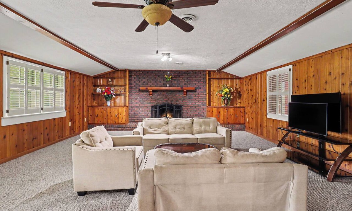 Senoia House | Lakefront Getaway